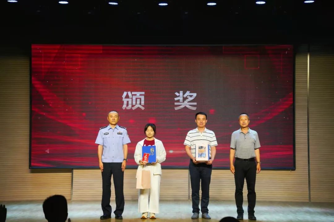 81aa2e0bc8064e3e99b0881d00b107ad.jpg 81aa2e0bc8064e3e99b0881d00b107ad.jpg